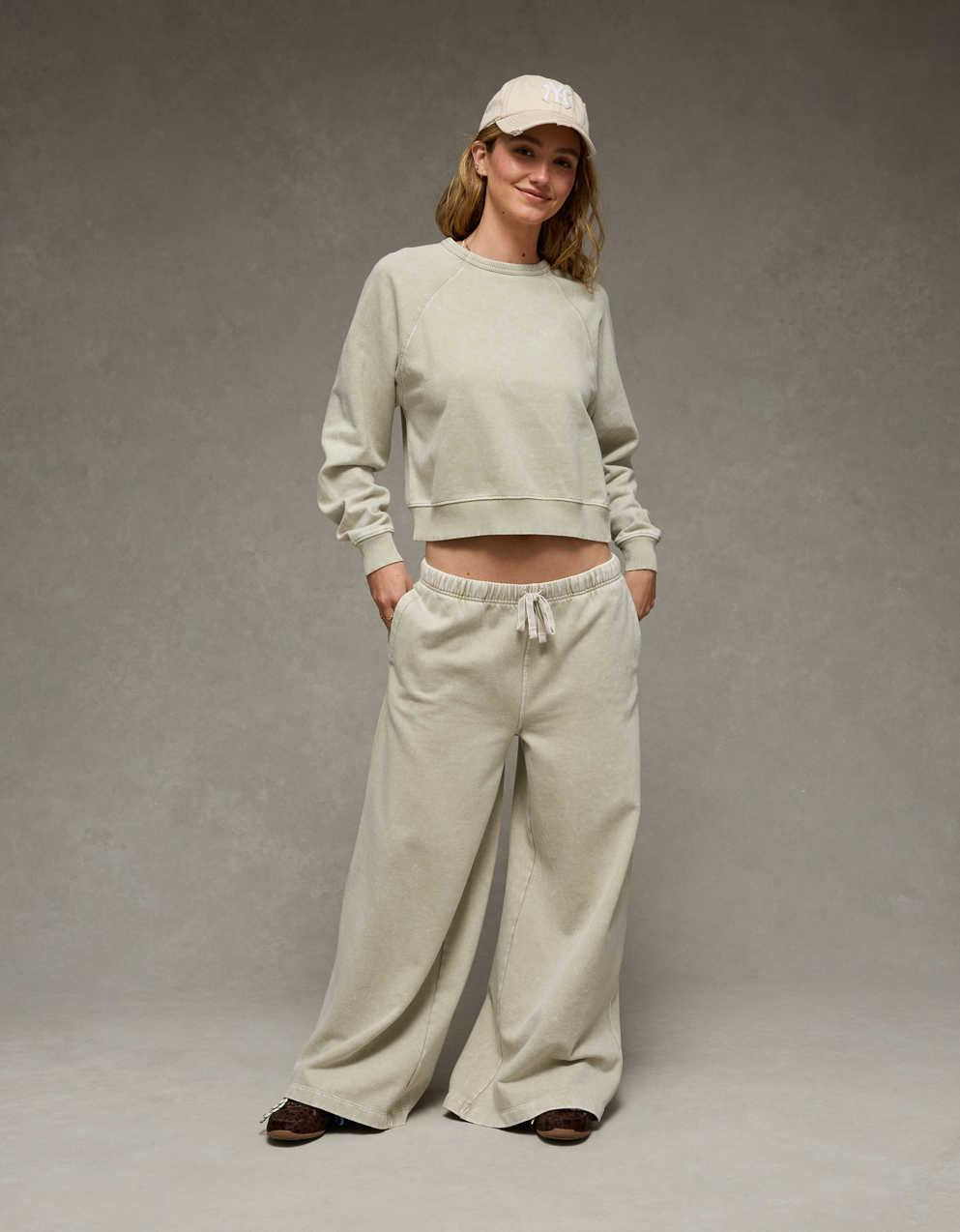 AE Everyday Luxe Wide-Leg Sweatpant