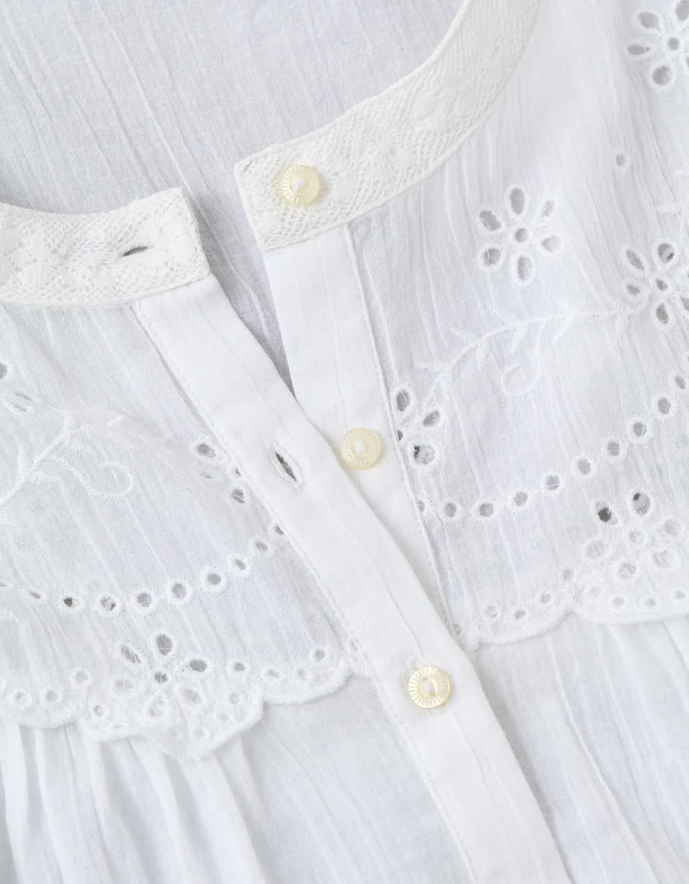 AE 刺繡鈕扣上衣