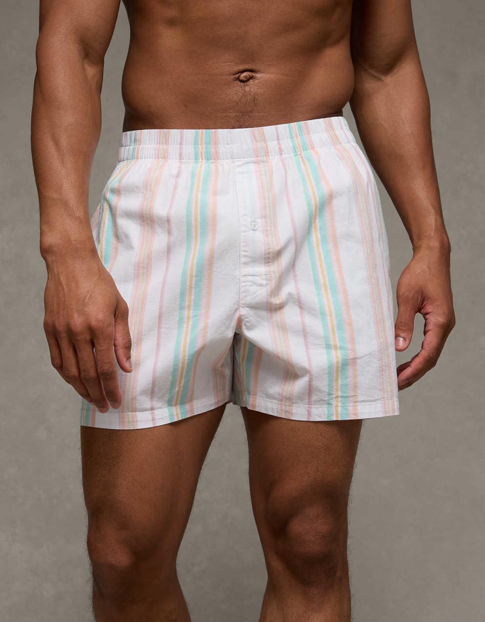 AEO Pride 男士緞面口袋平腳短褲