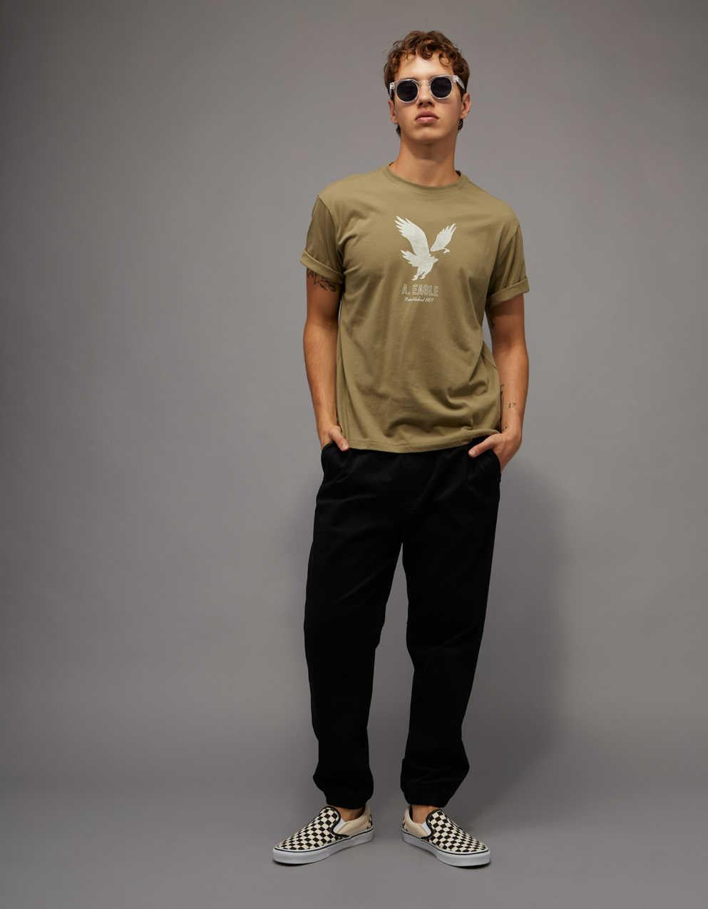 AE 標準剪裁輕量標誌圖案 T 恤